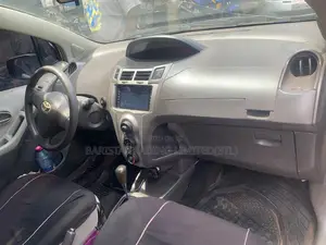 Toyota Vitz 1.3 AWD 5dr 2010 Pearl