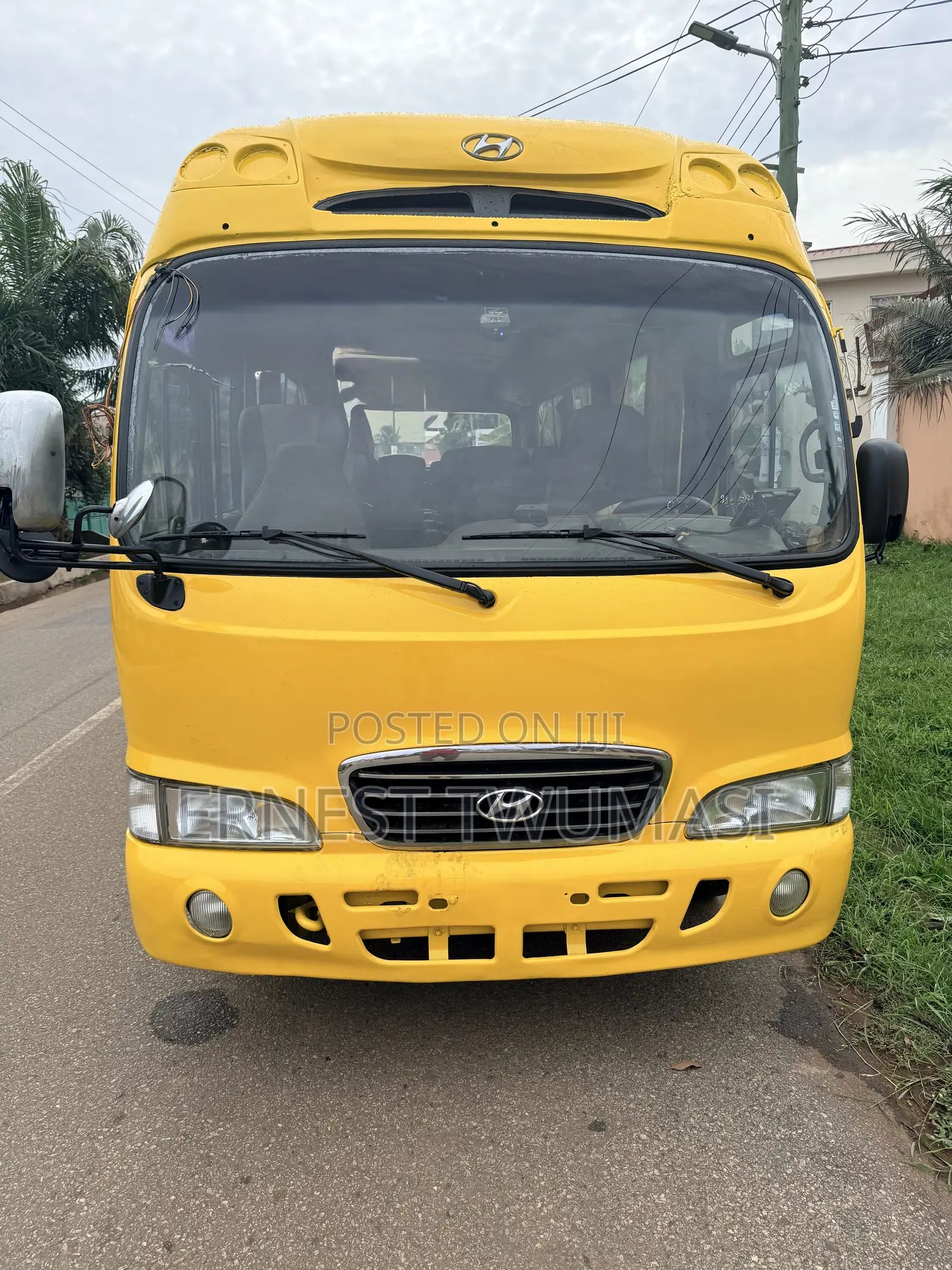 Hyundai H1 2016 Yellow