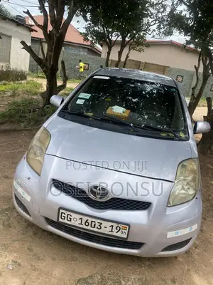 Toyota Vitz 1.0 FWD 3dr 2010 Gray