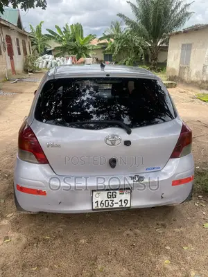 Toyota Vitz 1.0 FWD 3dr 2010 Gray