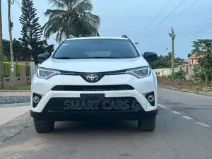 Toyota RAV4 LE AWD 2019 White