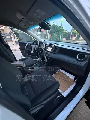 Toyota RAV4 LE AWD 2019 White