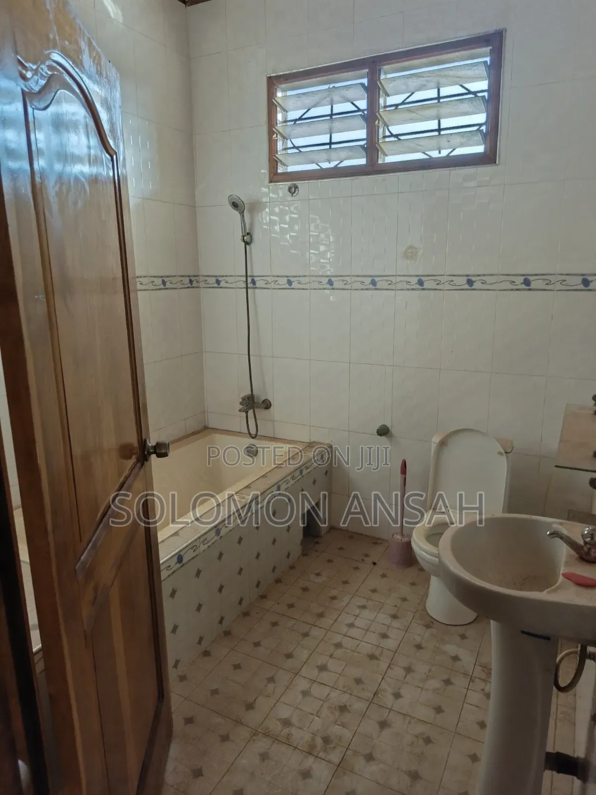 8bdrm House in Free Will Agency, Kumasi Metropolitan for rent