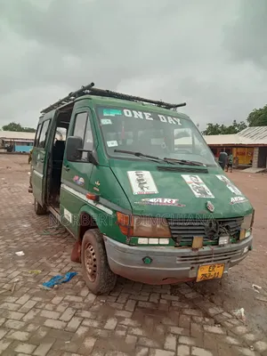 Mercedes-Benz Sprinter 2000 Green
