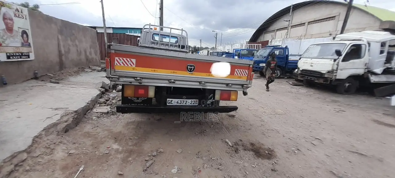 Hyundai Mighty Light-duty Truck