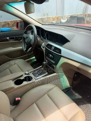 Mercedes-Benz C250 2014 Red