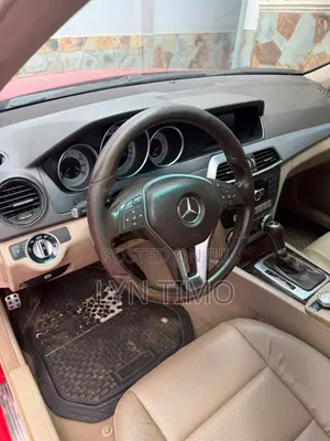 Mercedes-Benz C250 2014 Red
