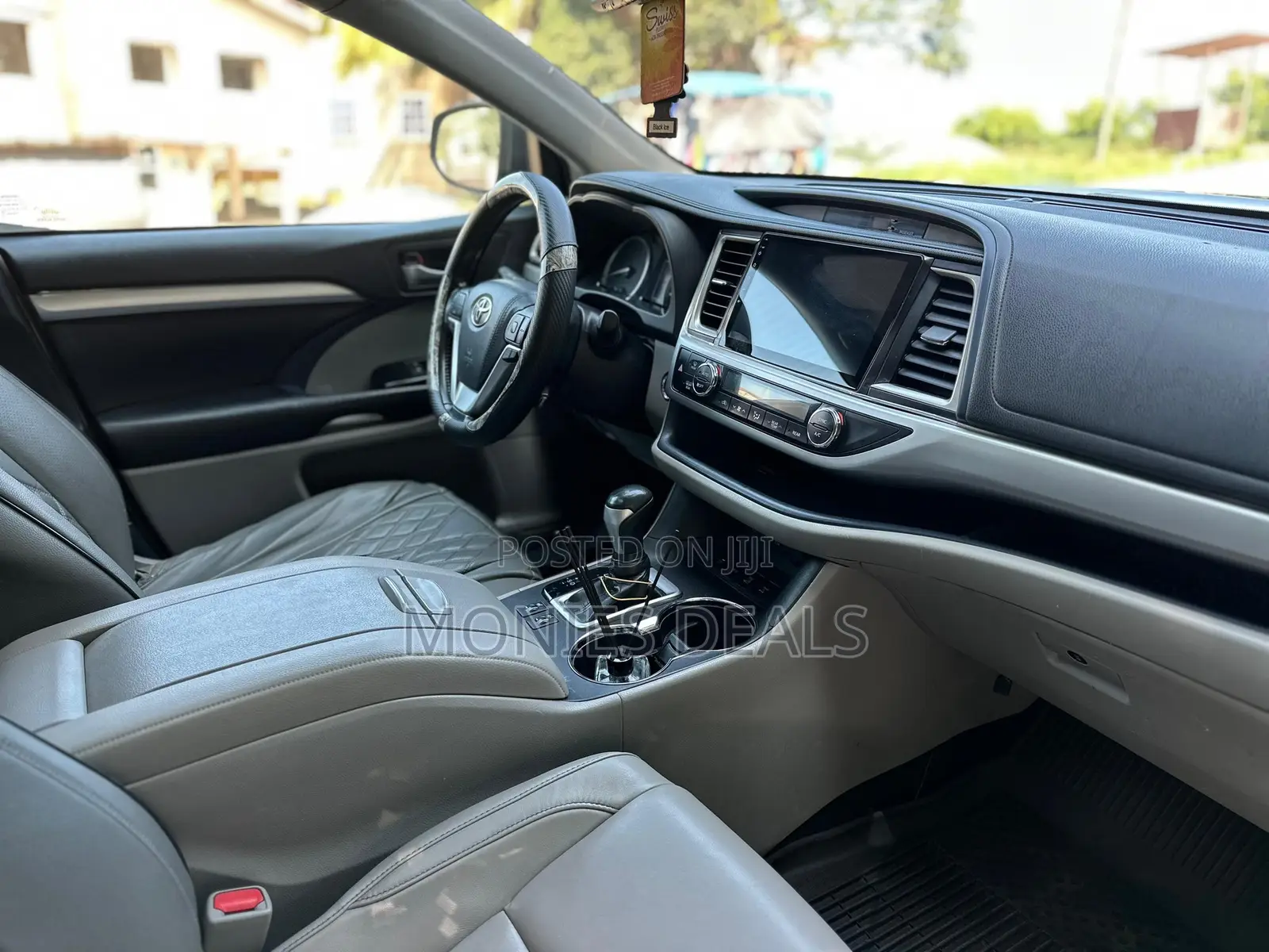 Toyota Highlander XLE 4x4 V6 (3.5L 6cyl 8A) 2018 Gray