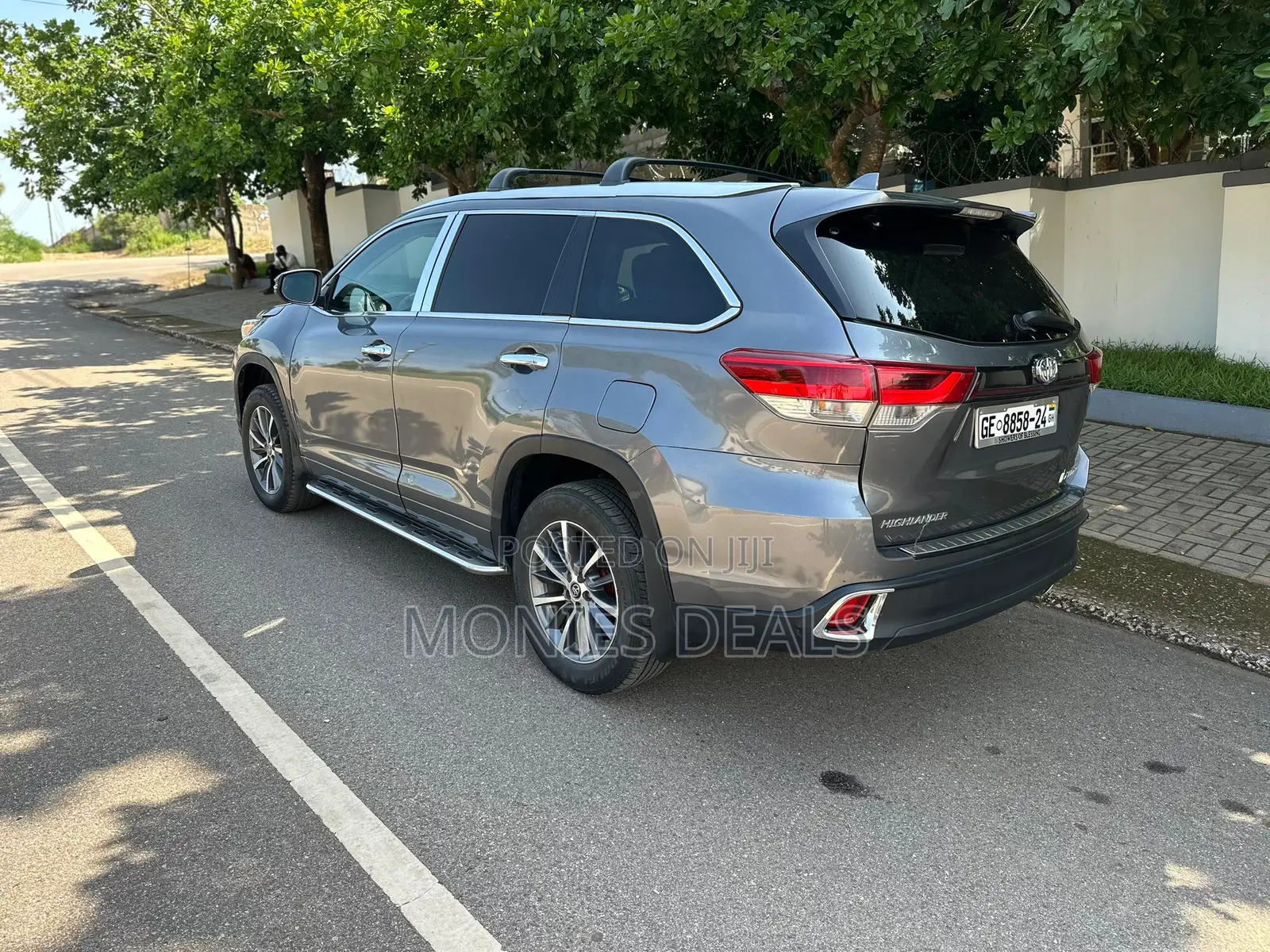 Toyota Highlander XLE 4x4 V6 (3.5L 6cyl 8A) 2018 Gray
