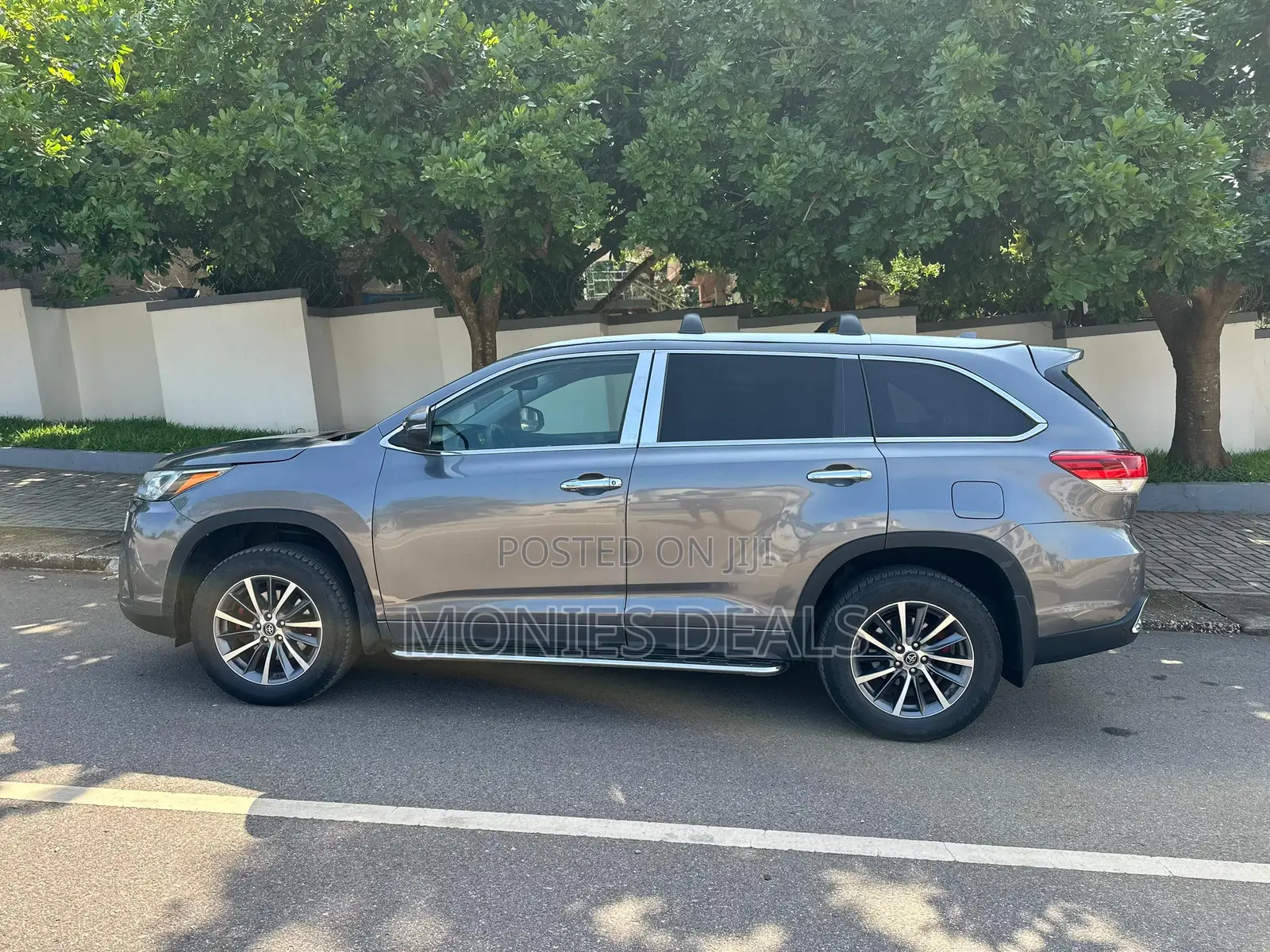 Toyota Highlander XLE 4x4 V6 (3.5L 6cyl 8A) 2018 Gray