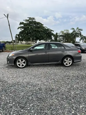 Toyota Corolla S 4dr Sedan (1.8L 4cyl 4A) 2013 Gray