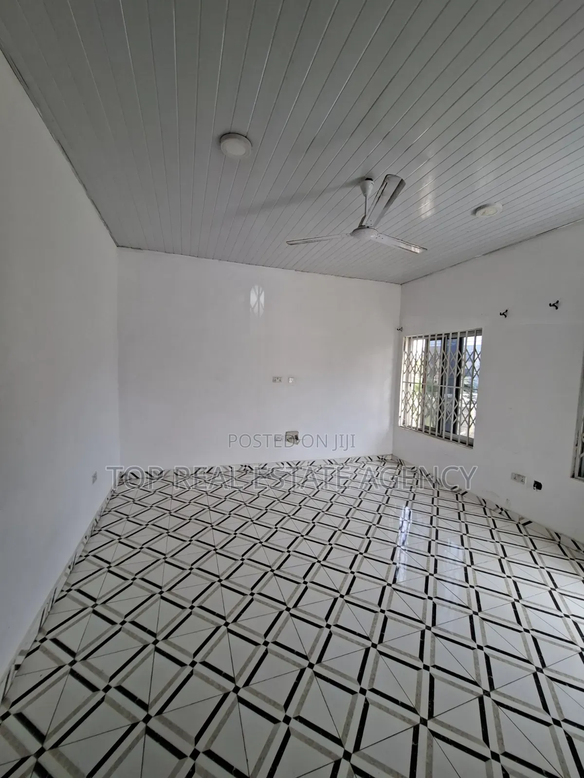 2bdrm Apartment in Behind The Papa'S, North Legon for rent