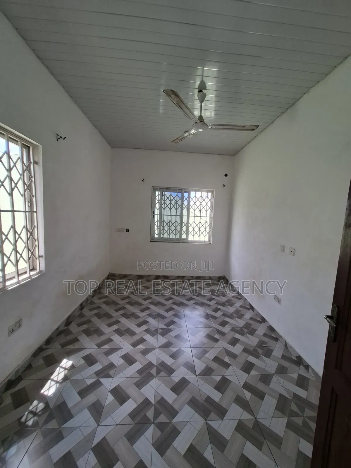 2bdrm Apartment in Behind The Papa'S, North Legon for rent