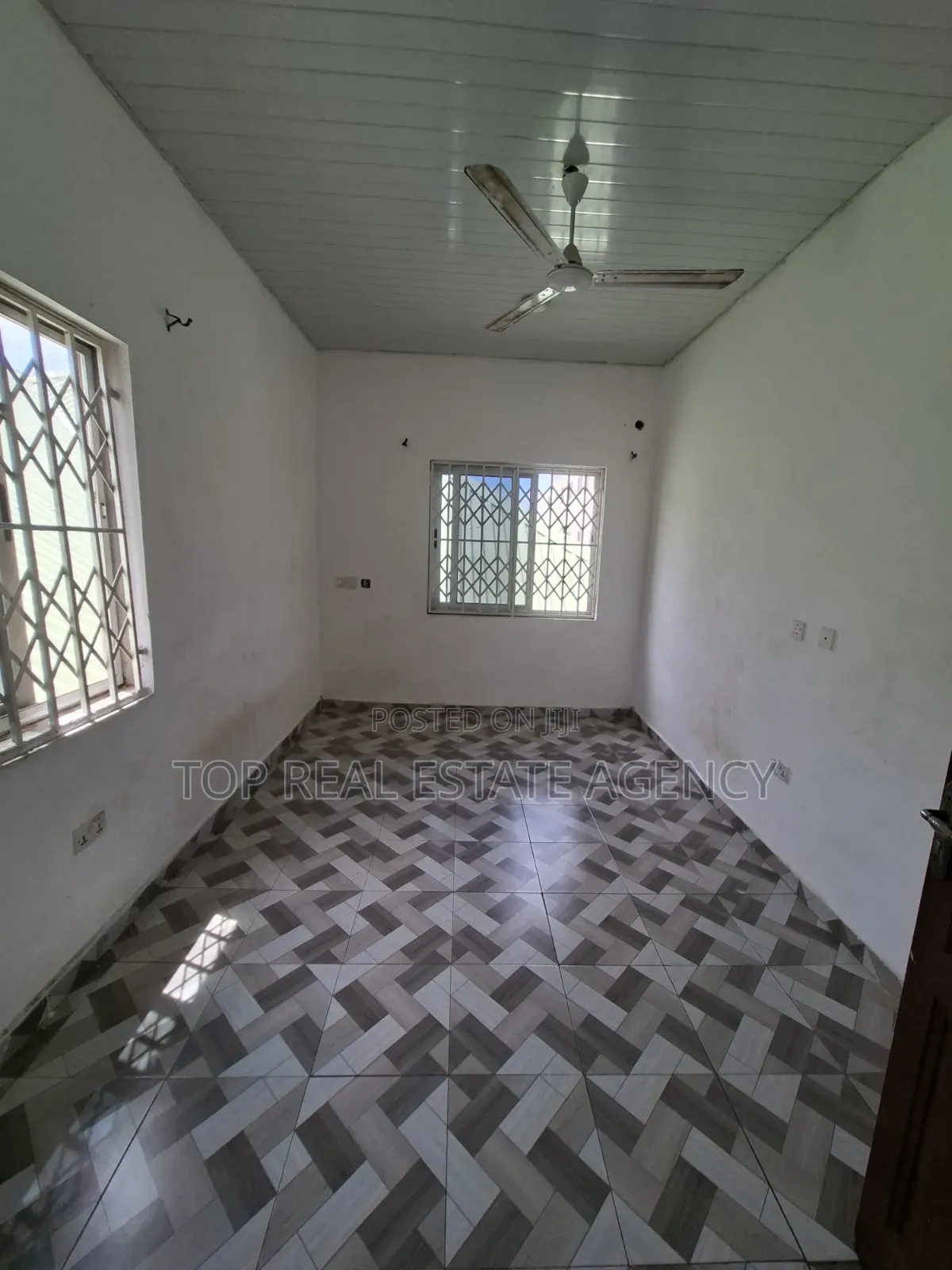 2bdrm Apartment in Behind The Papa'S, North Legon for rent