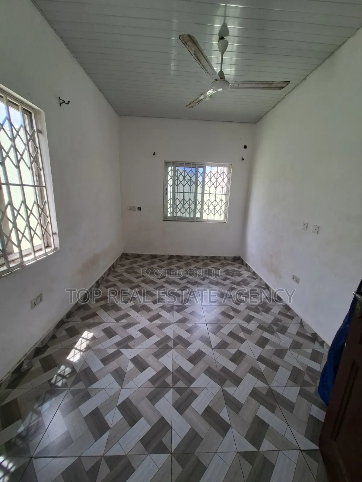 2bdrm Apartment in Behind The Papa'S, North Legon for rent