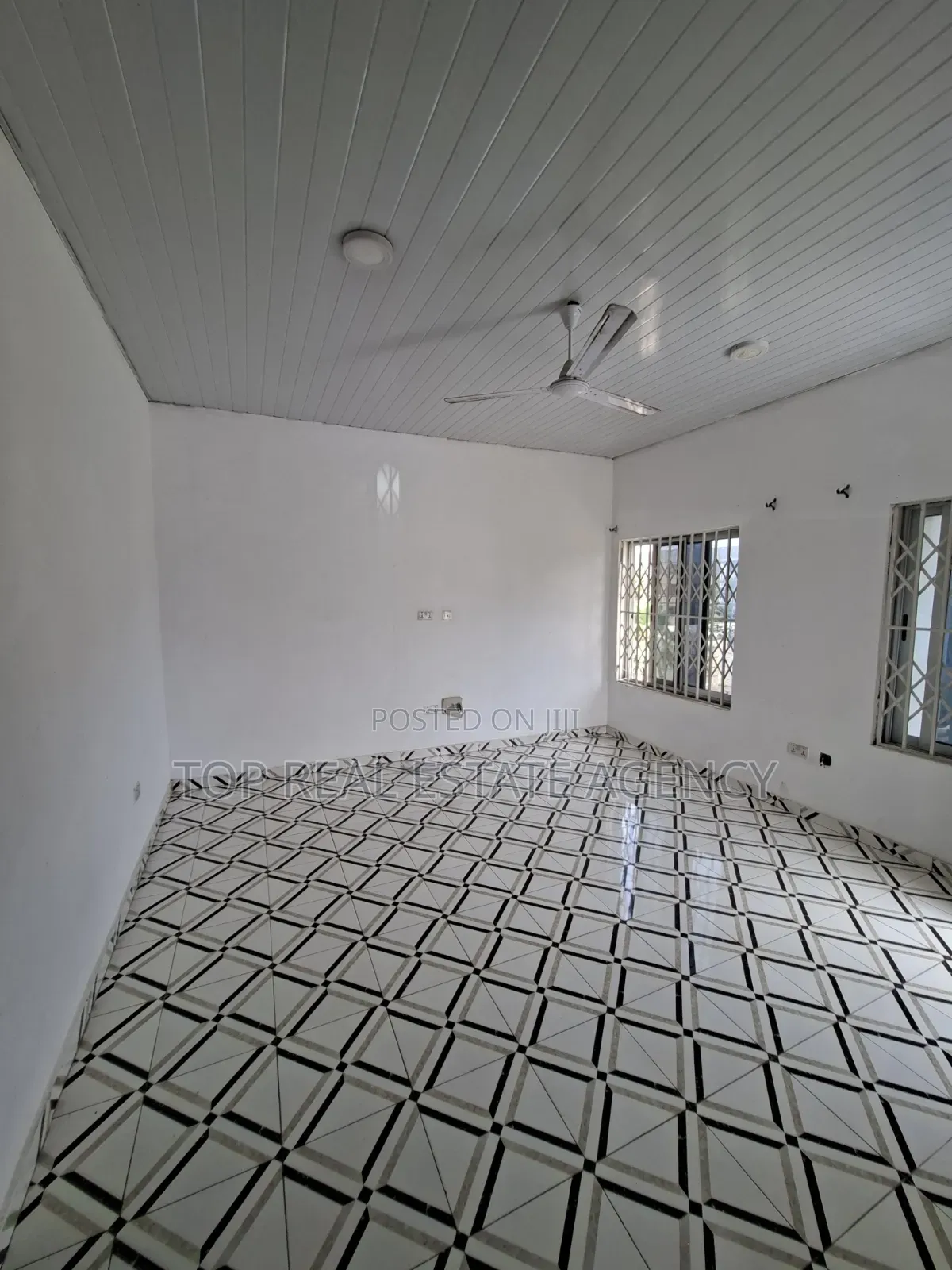 2bdrm Apartment in Behind The Papa'S, North Legon for rent
