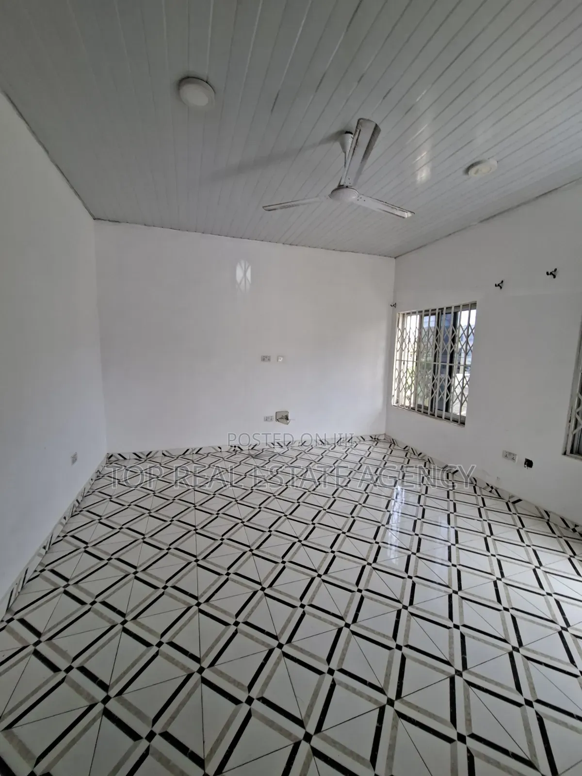 2bdrm Apartment in Behind The Papa'S, North Legon for rent