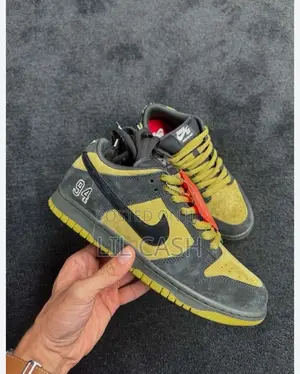 Sb Dunk "Supreme - Camper Green" Sneakers