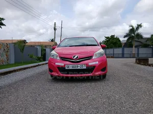 Toyota Vitz 1.0 FWD 5dr 2013 Red