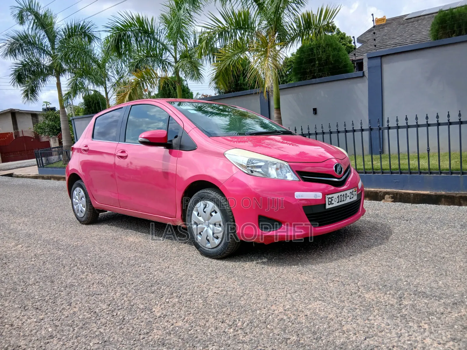 Toyota Vitz 1.0 FWD 5dr 2013 Red