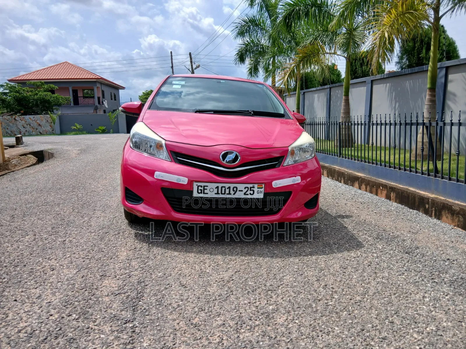 Toyota Vitz 1.0 FWD 5dr 2013 Red