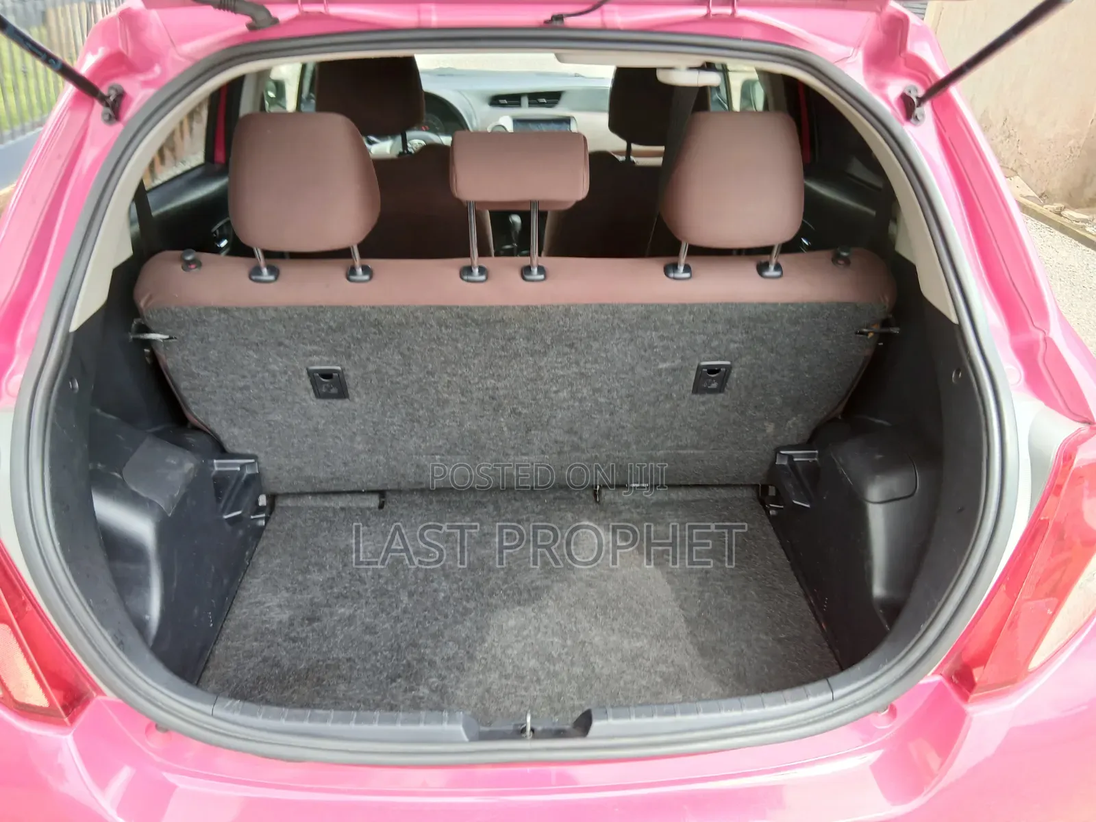 Toyota Vitz 1.0 FWD 5dr 2013 Red