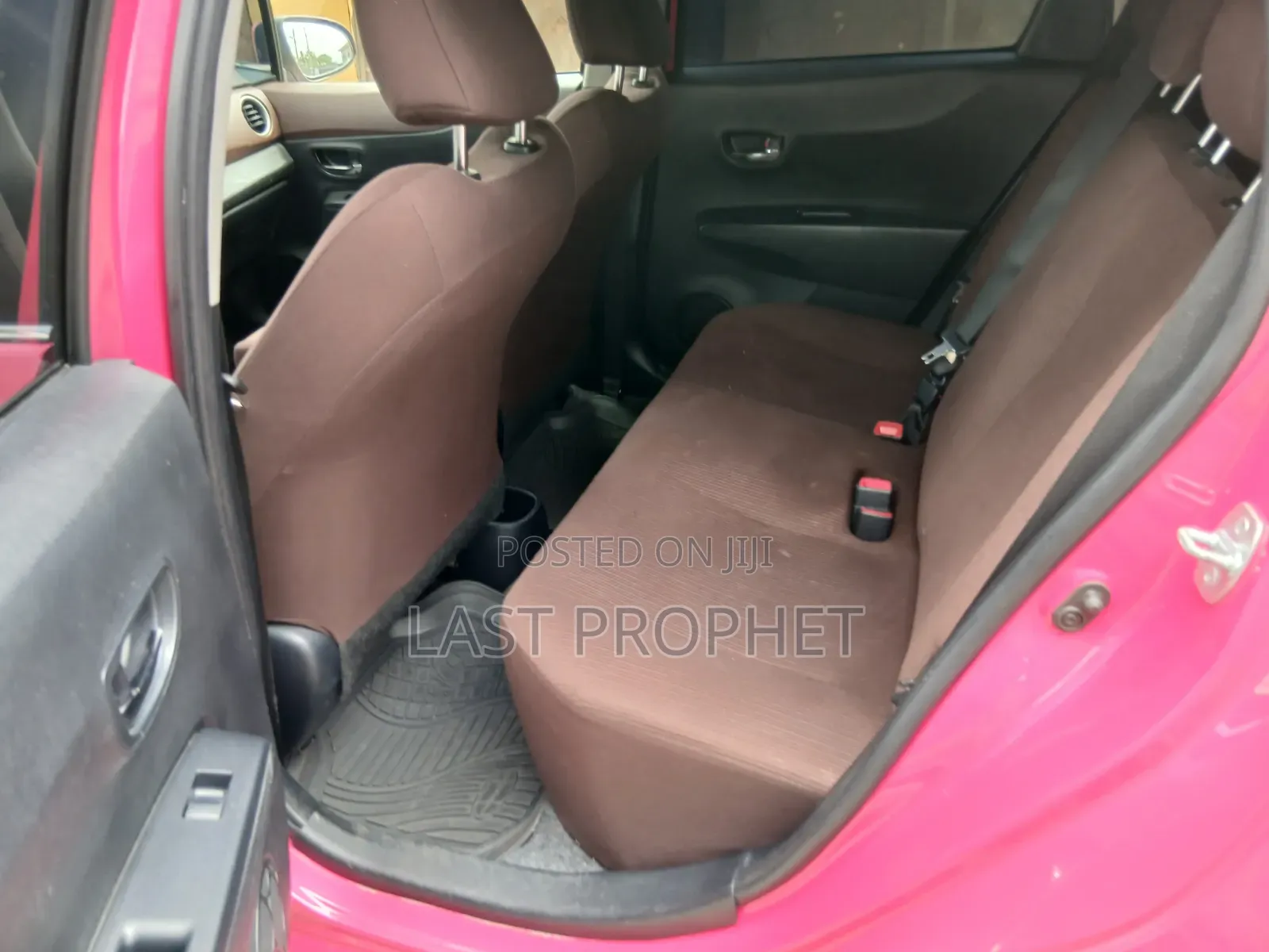 Toyota Vitz 1.0 FWD 5dr 2013 Red