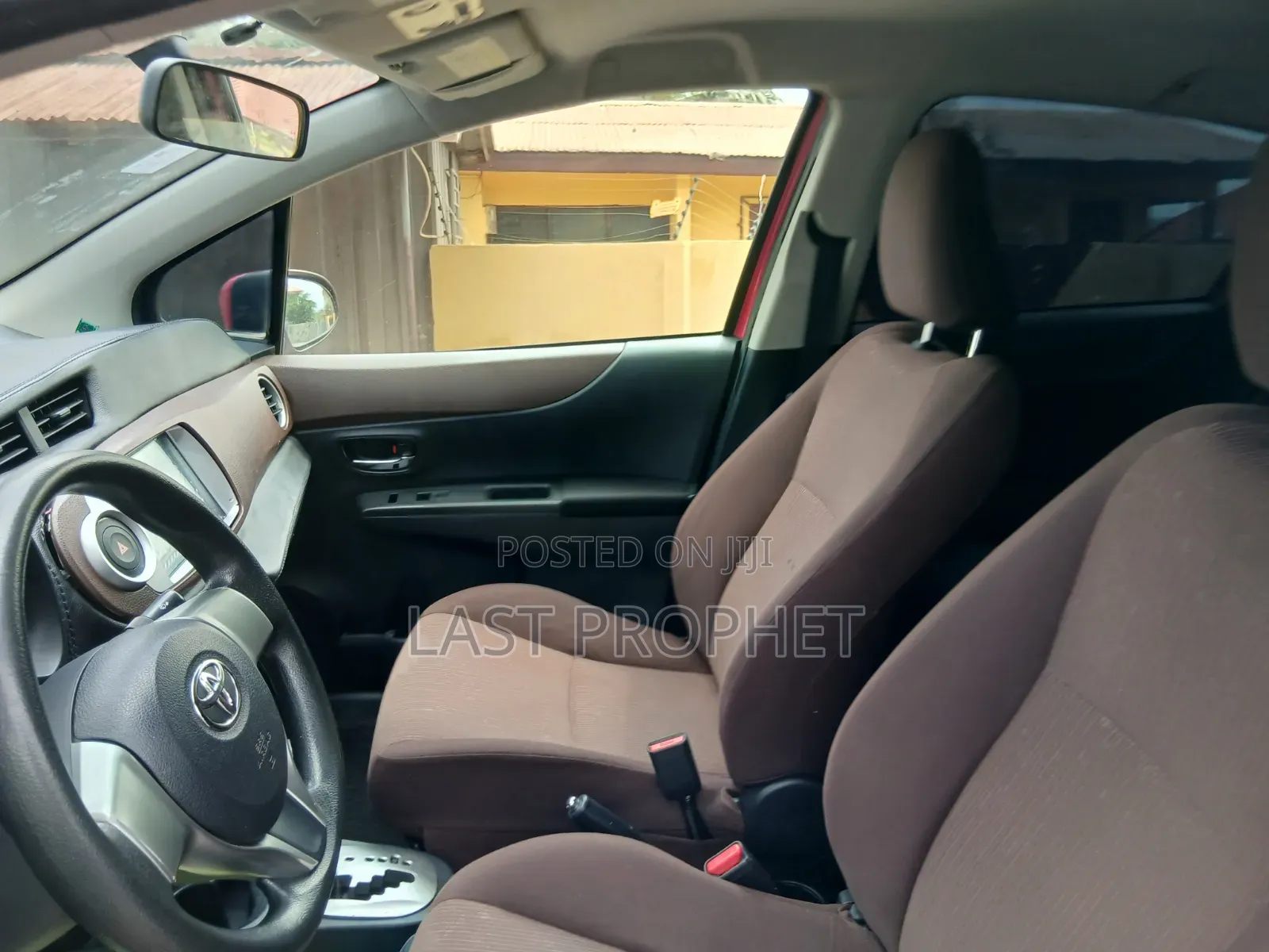 Toyota Vitz 1.0 FWD 5dr 2013 Red