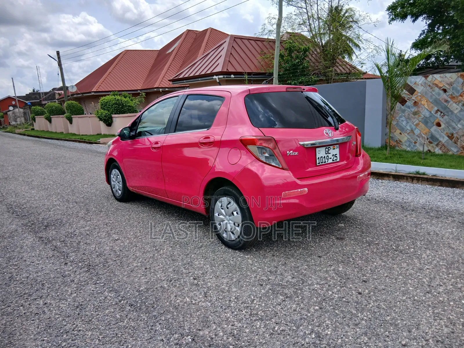 Toyota Vitz 1.0 FWD 5dr 2013 Red