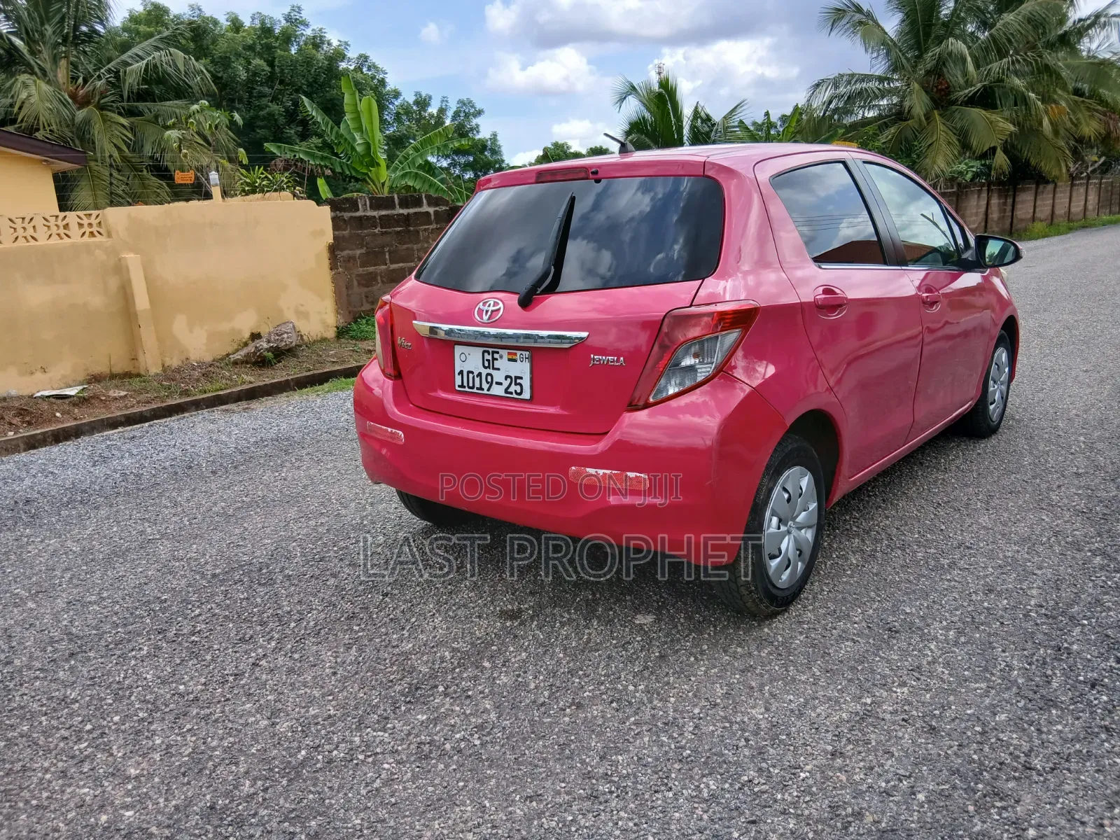 Toyota Vitz 1.0 FWD 5dr 2013 Red