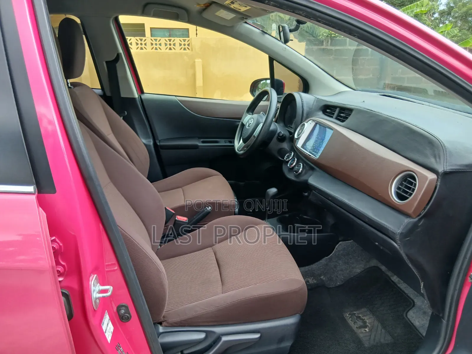Toyota Vitz 1.0 FWD 5dr 2013 Red