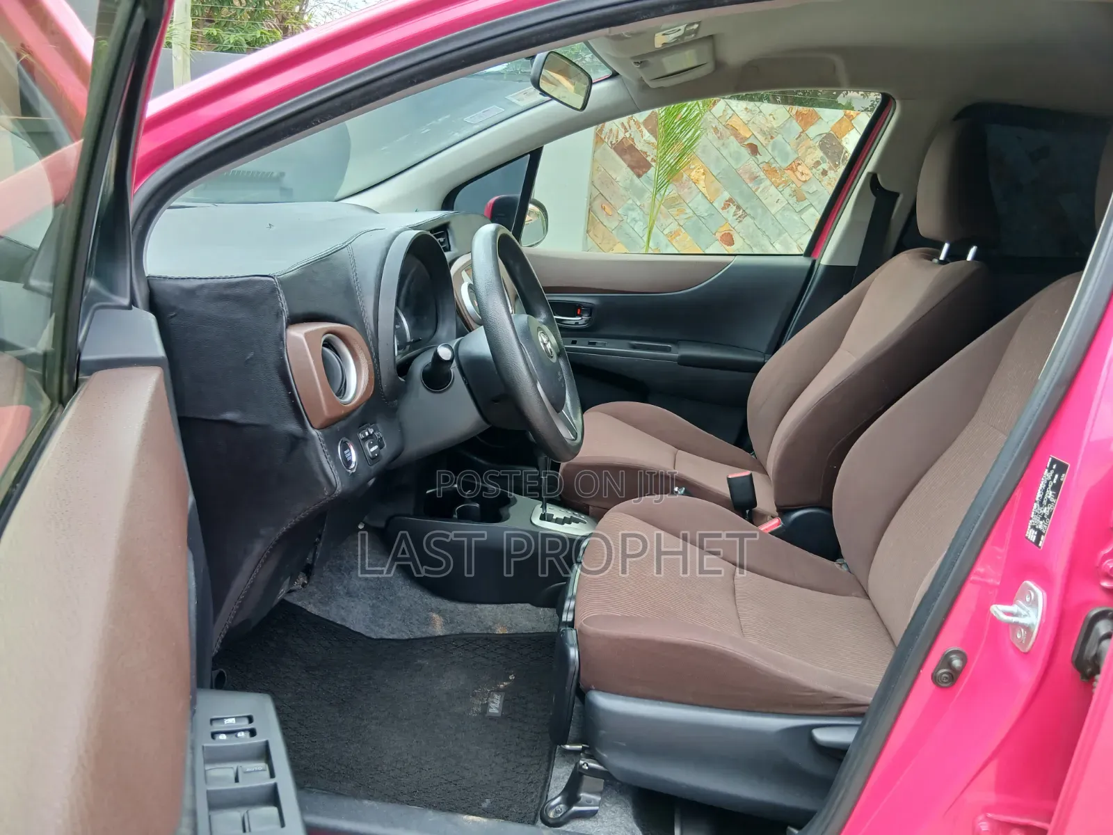 Toyota Vitz 1.0 FWD 5dr 2013 Red