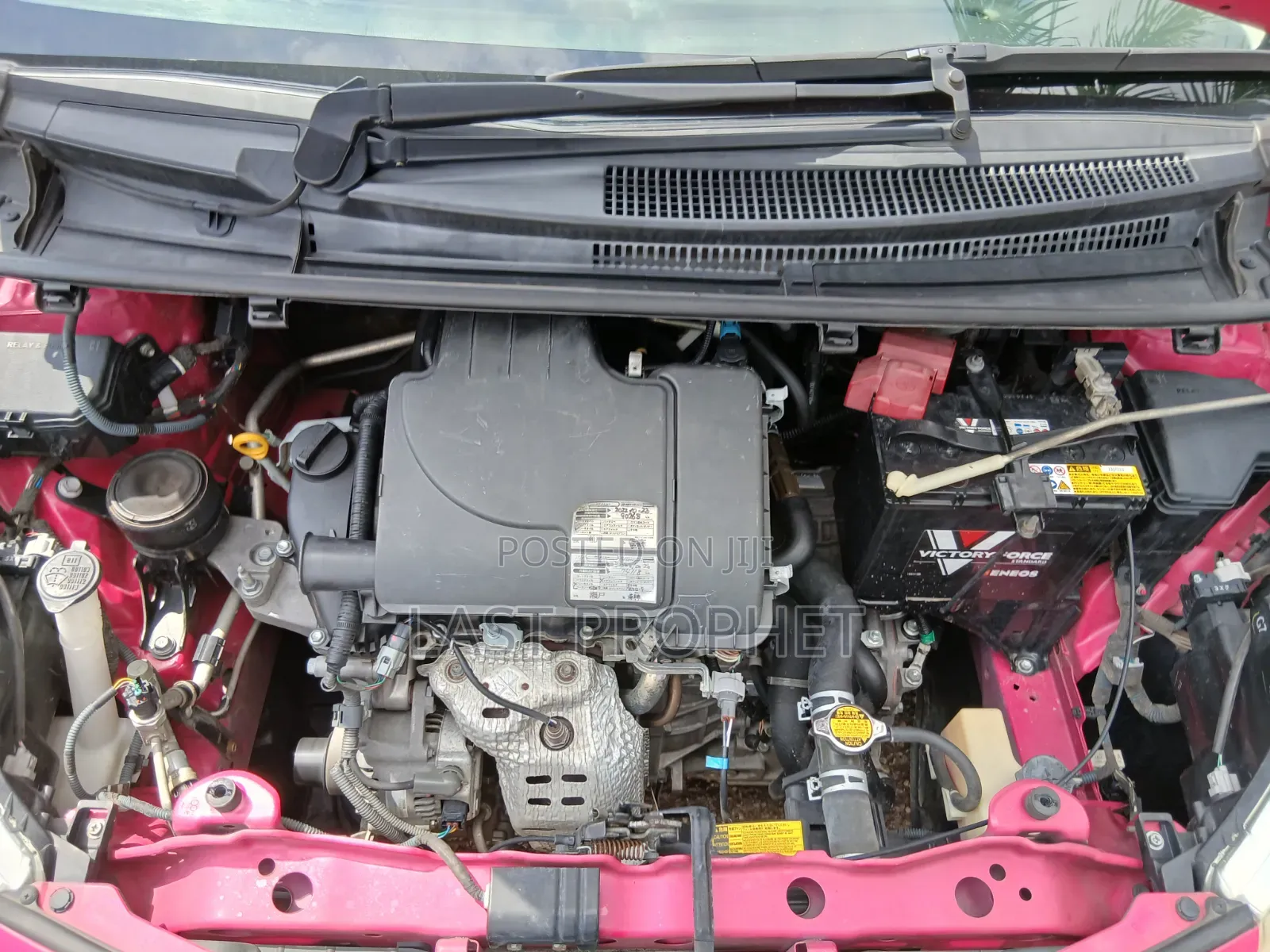 Toyota Vitz 1.0 FWD 5dr 2013 Red