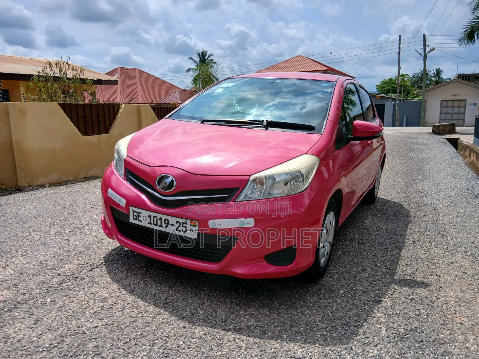 Toyota Vitz 1.0 FWD 5dr 2013 Red
