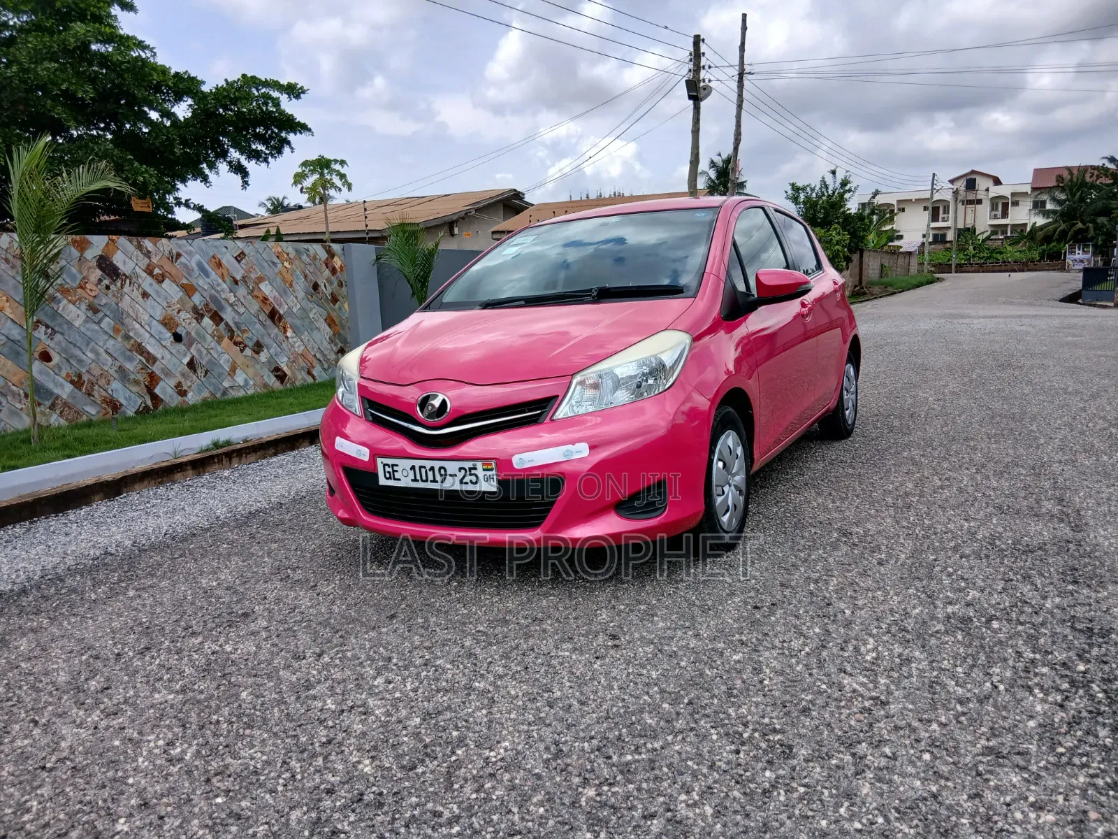Toyota Vitz 1.0 FWD 5dr 2013 Red
