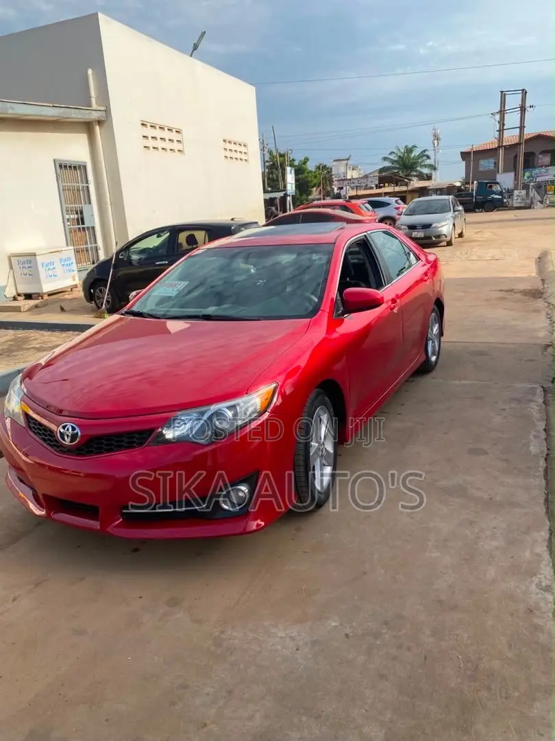 Toyota Camry SE 4dr Sedan (2.5L 4cyl 6A) 2014 Red