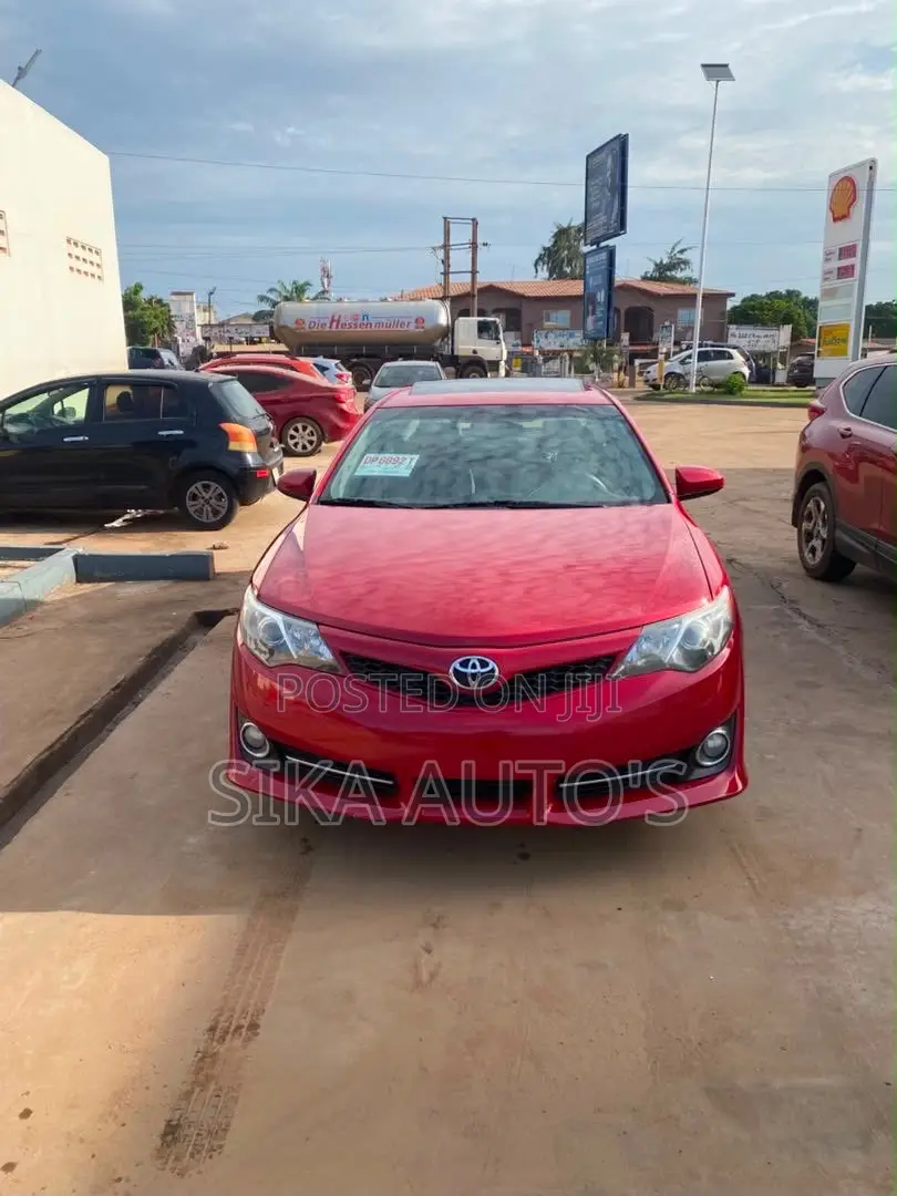 Toyota Camry SE 4dr Sedan (2.5L 4cyl 6A) 2014 Red