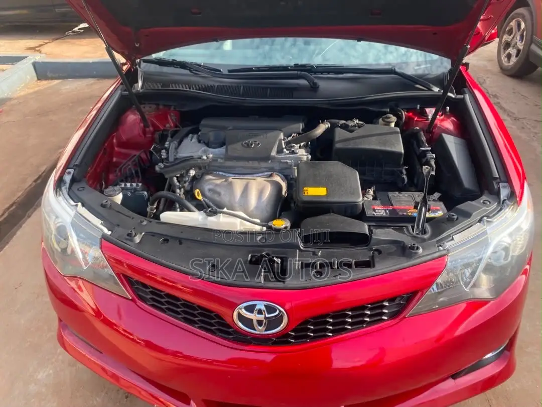 Toyota Camry SE 4dr Sedan (2.5L 4cyl 6A) 2014 Red