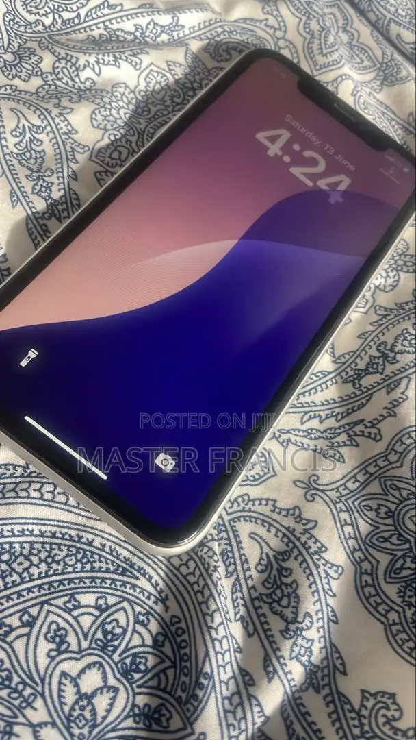 Apple iPhone XR 64 GB White