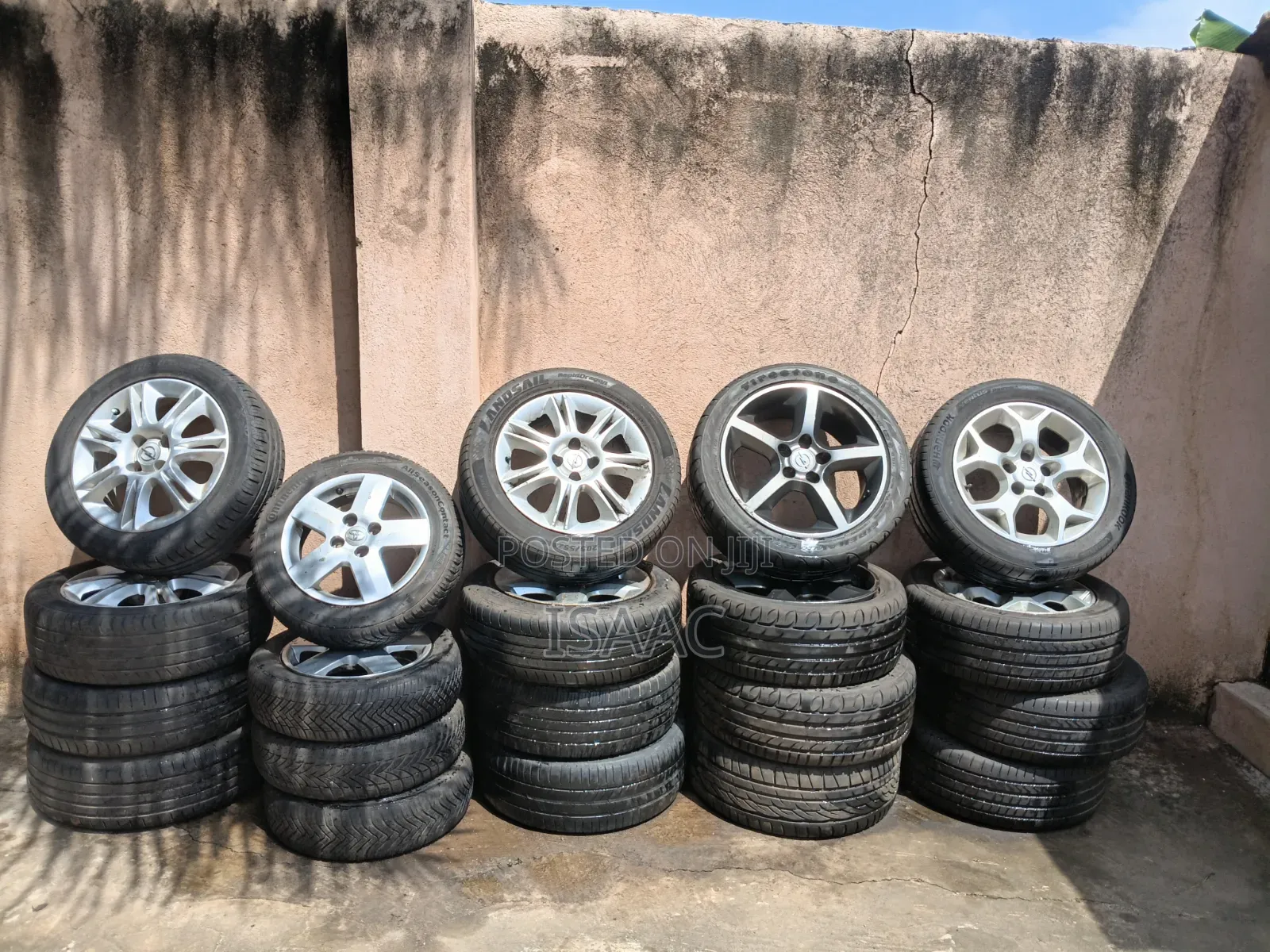 Aluminum Rimmed Car Tyres