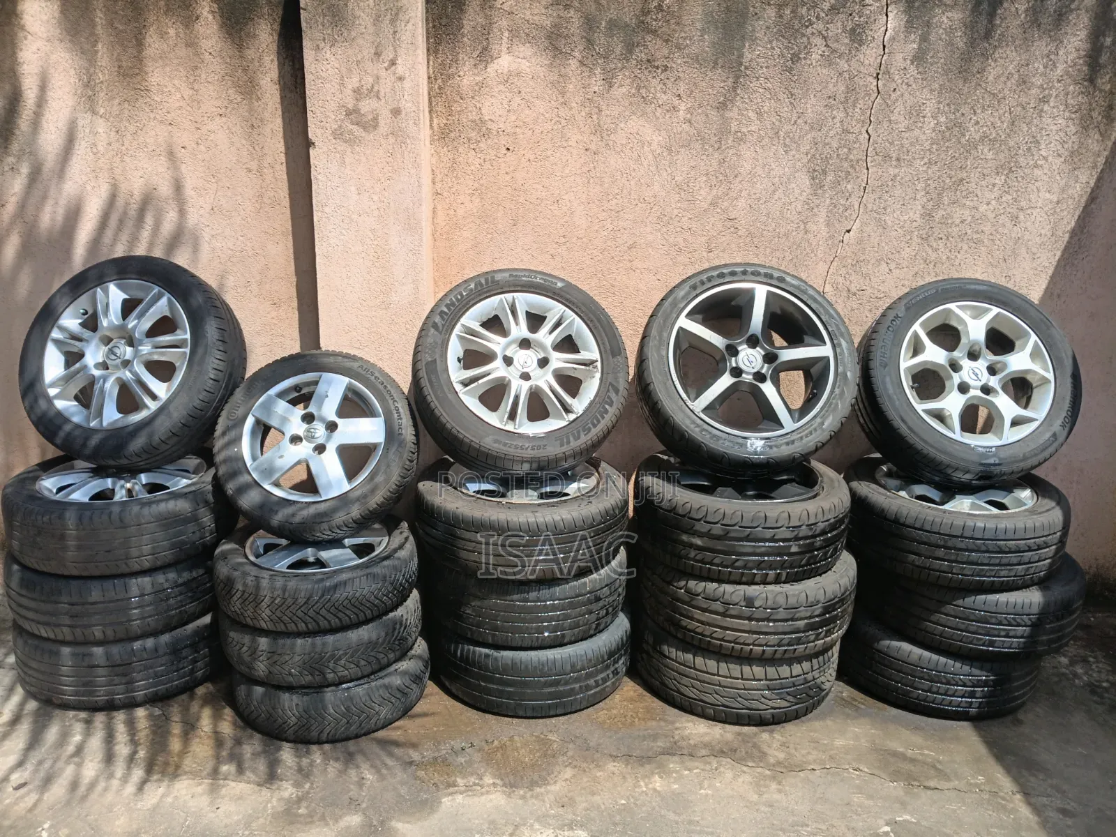 Aluminum Rimmed Car Tyres