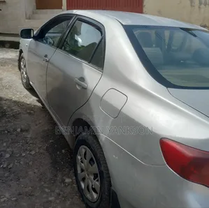 Toyota Corolla XLE 4dr Sedan (1.8L 4cyl 4A) 2010 Silver