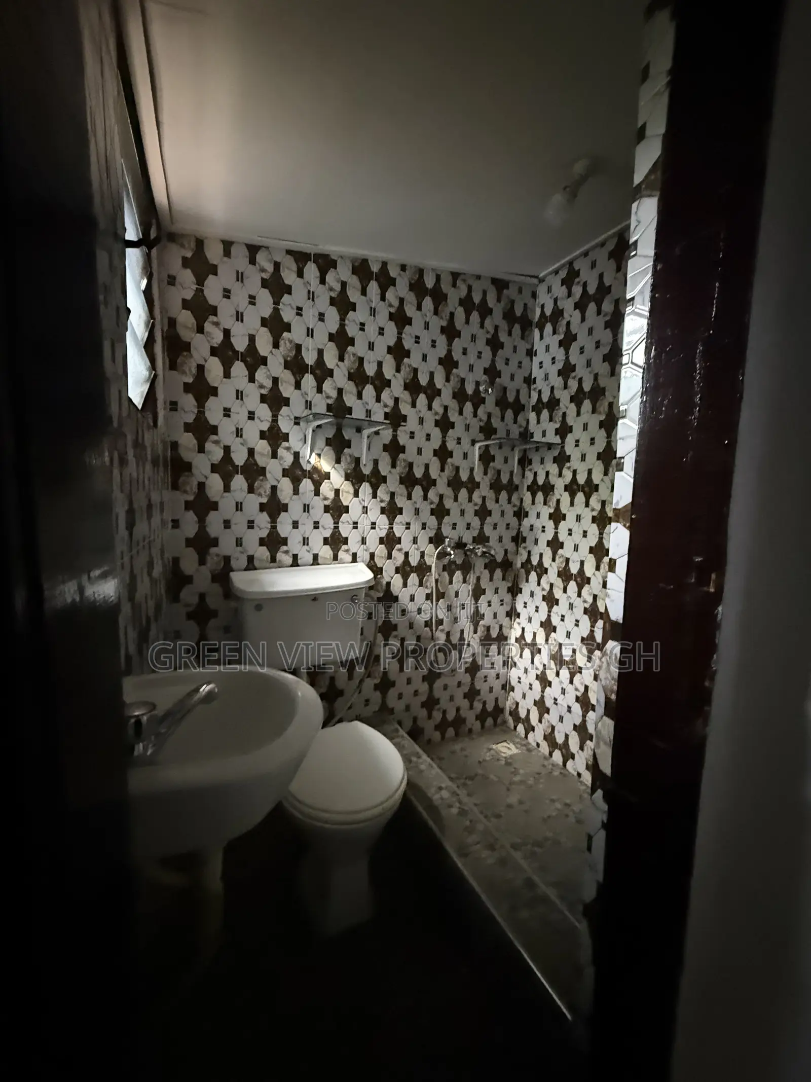 2bdrm Apartment in West Hills Mall Area for rent