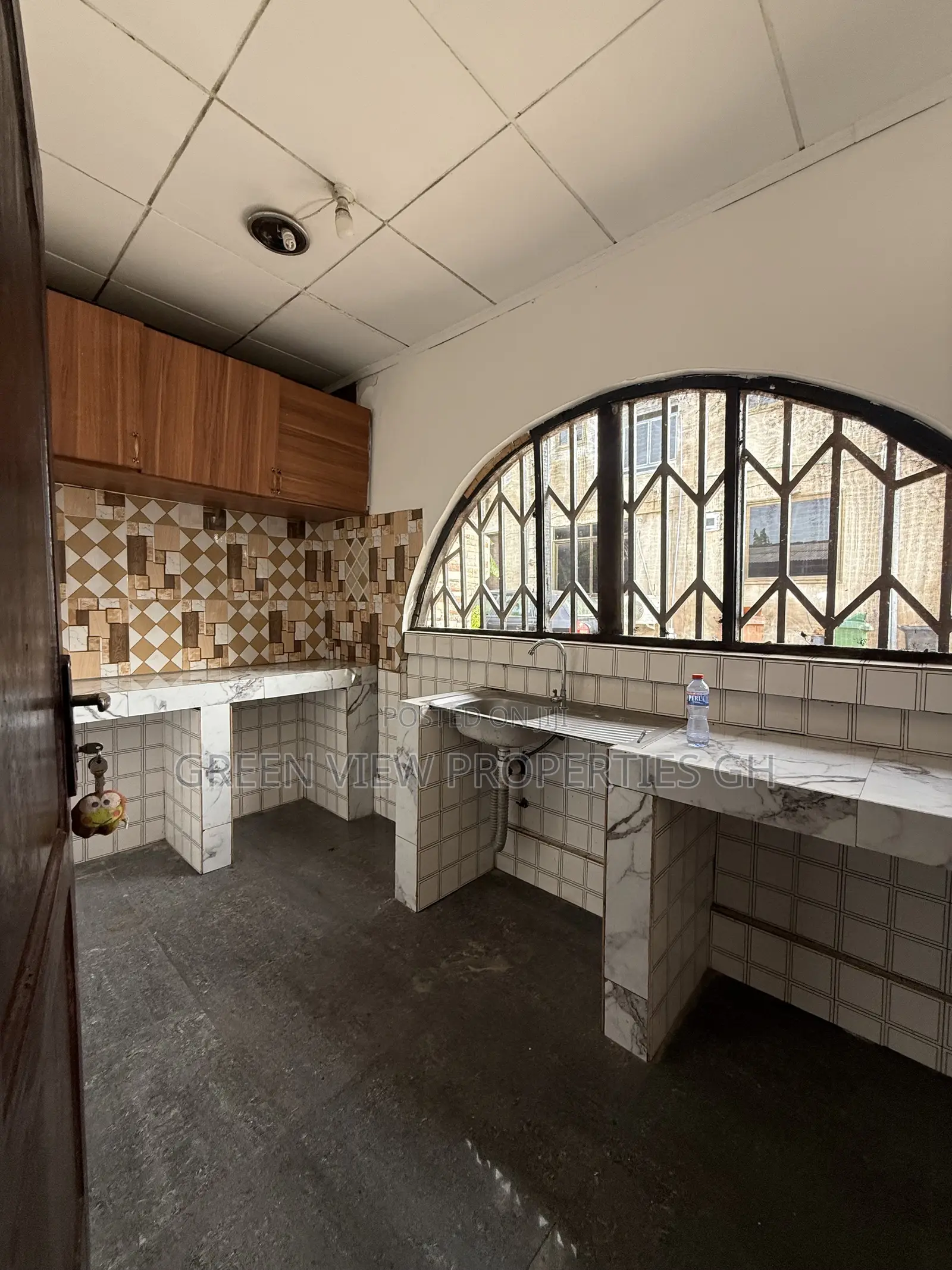 2bdrm Apartment in West Hills Mall Area for rent