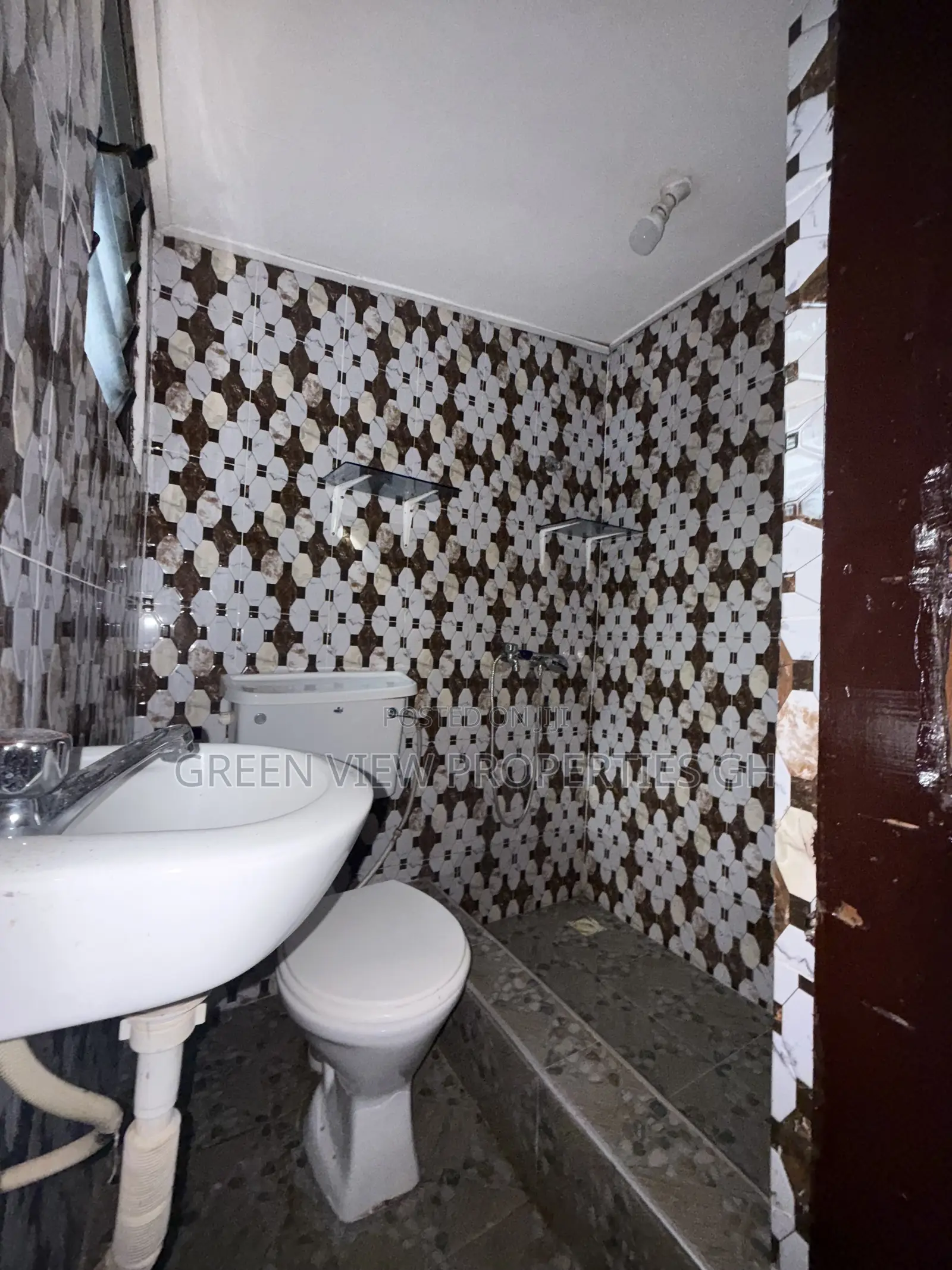 2bdrm Apartment in West Hills Mall Area for rent