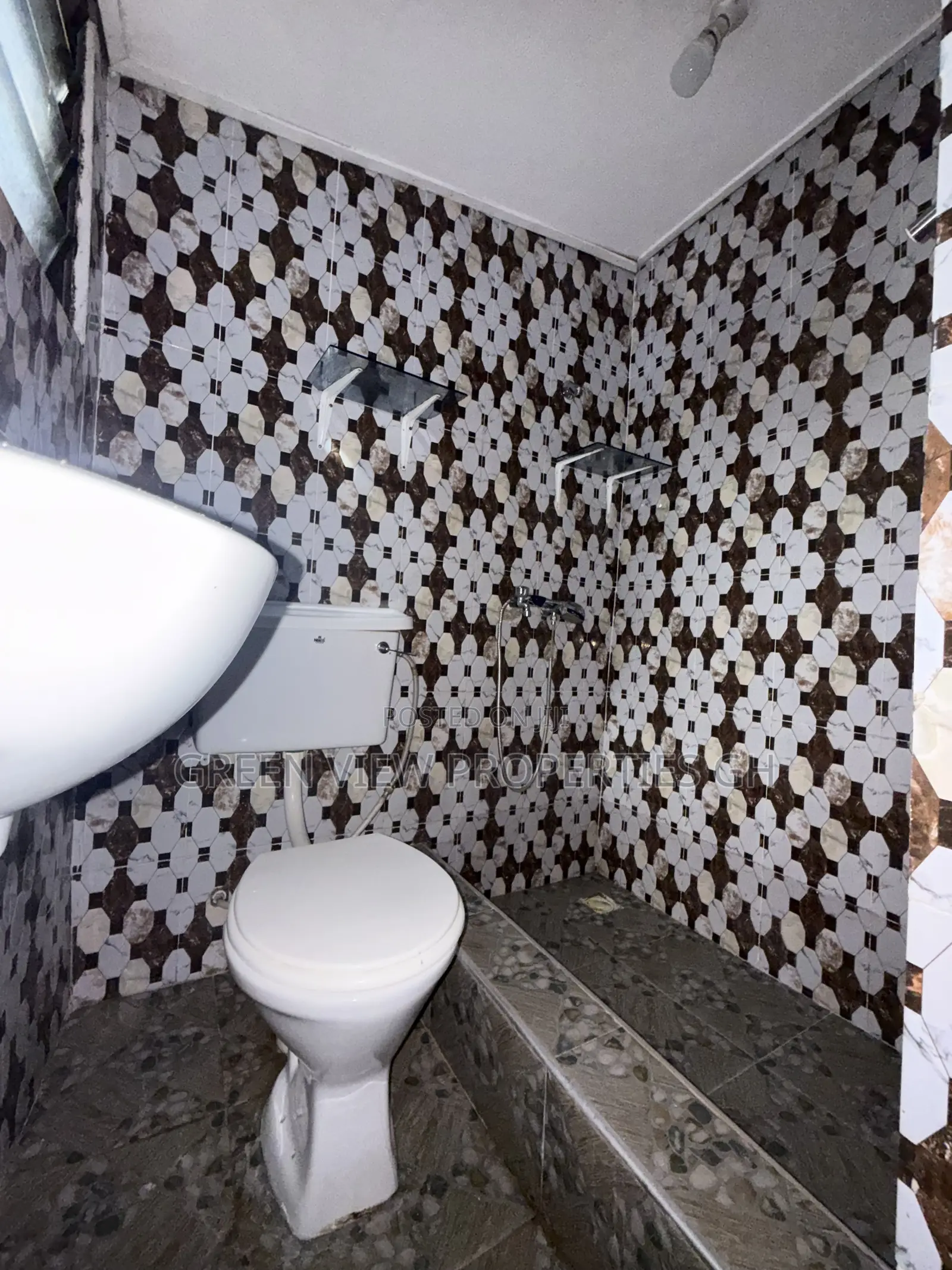 2bdrm Apartment in West Hills Mall Area for rent