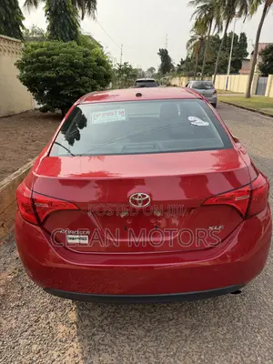 Toyota Corolla XLE (1.8L 4cyl 2A) 2018 Red