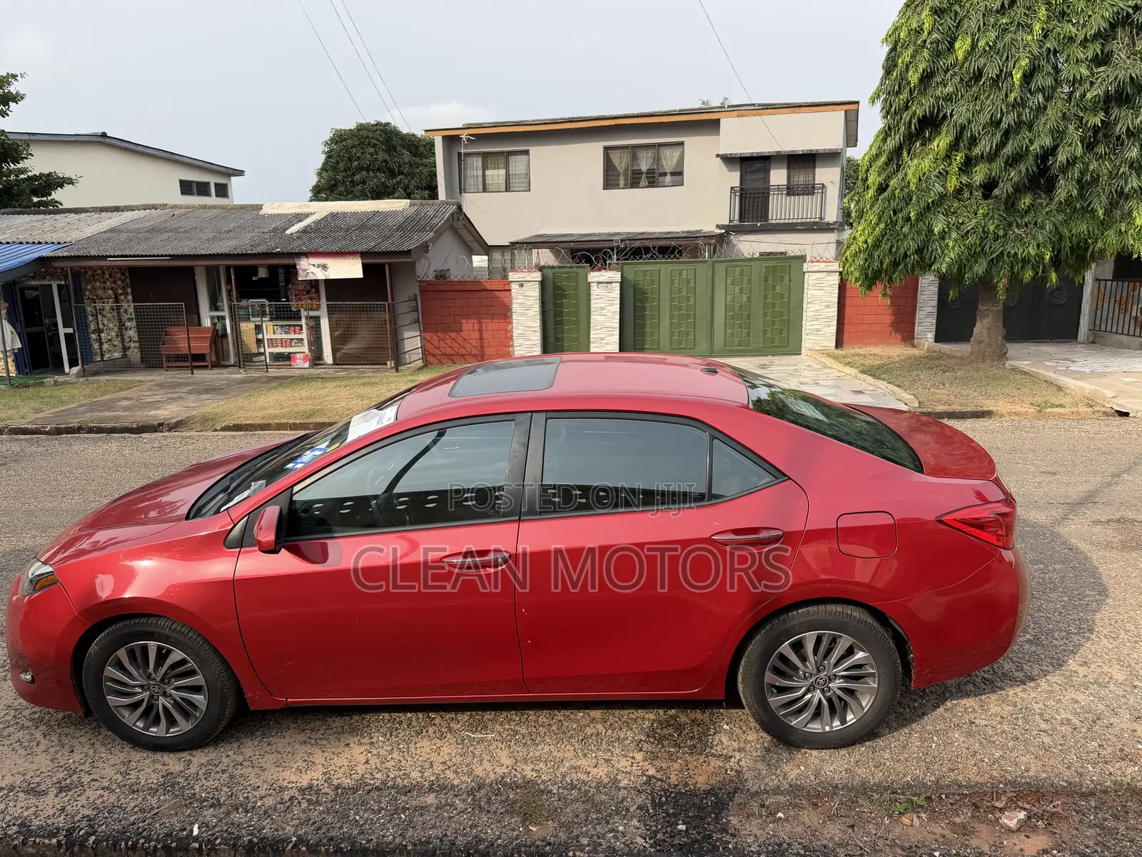 Toyota Corolla XLE (1.8L 4cyl 2A) 2018 Red