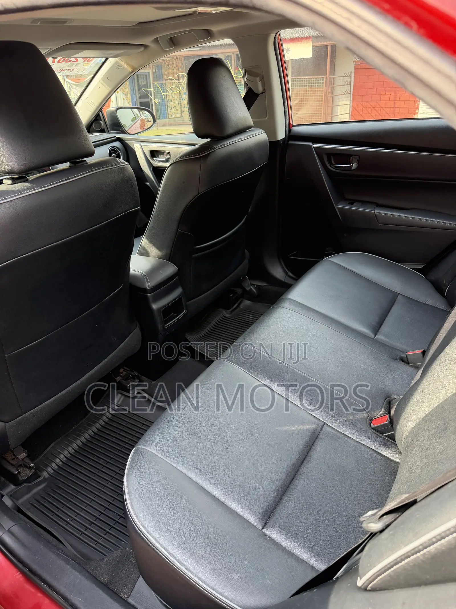 Toyota Corolla XLE (1.8L 4cyl 2A) 2018 Red