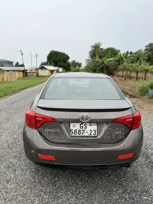 Toyota Corolla SE 4dr Sedan (1.8L 4cyl CVT) 2017 Gray